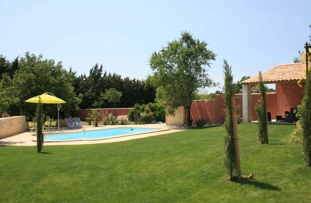 Roussillon:Large Provencal villa in a quiet location-Private pool
