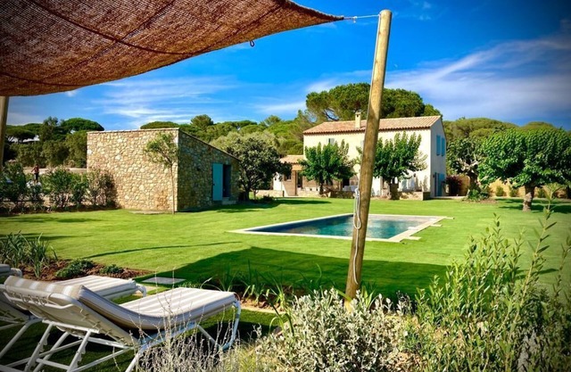 Route des plages, 5 min from Saint-Tropez, fully renovated farmhouse
