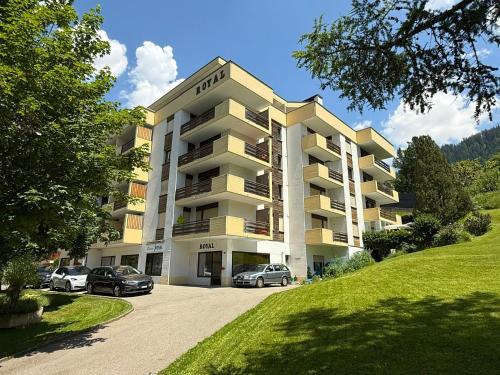 Royal 32, Untere Maressenstrasse 12