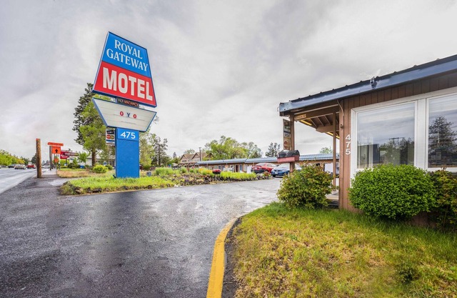 Royal Gateway Motel by OYO
