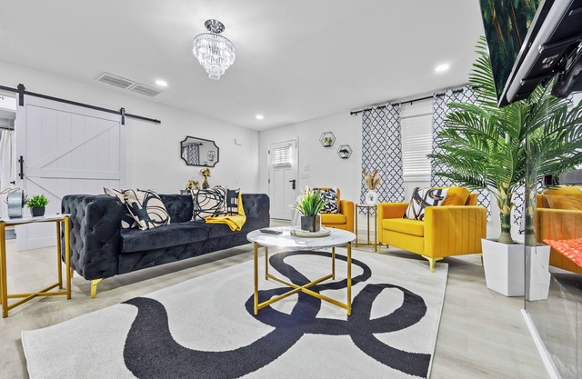 Royal Palm Urban Suites - Spacious 5 bedroom and Close to ATL Downtown