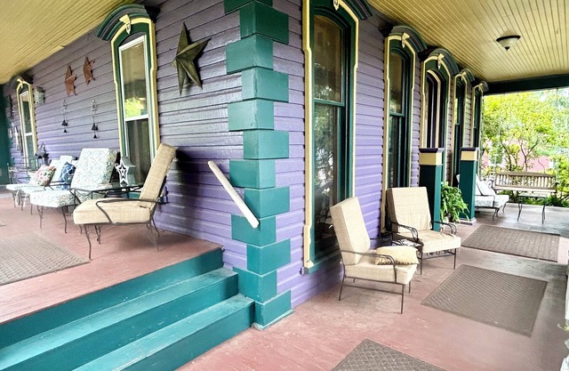 Ruby Room -The Amethyst Inn Bed & Breakfast- jacuzzi tub, fireplace, breakfast