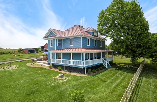 Ruby's Ranch - Modern farmhouse with fully fenced yard and mountain views!