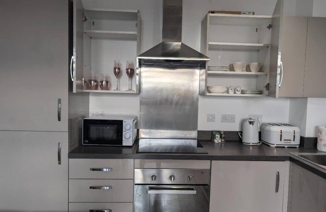 Rugby - Apartment - Sleeps 4 - Parking