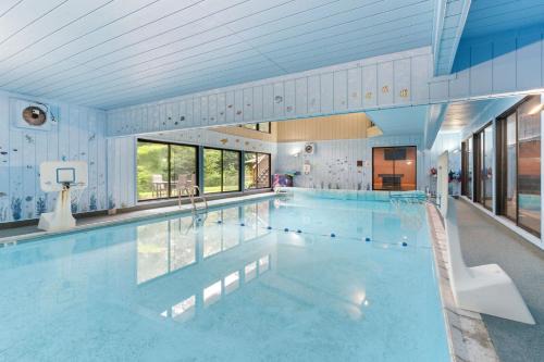 Rum River Resort In-Home Pool Sauna