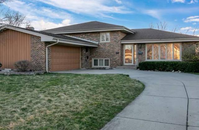 Rumble In the JunglenCharming 3-bedroom house in nice Addison with AC, WiFi