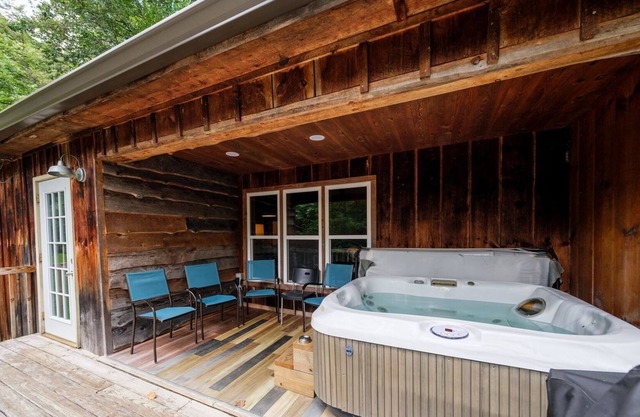 Rumford Cabin - Private Hot Tub on Deck