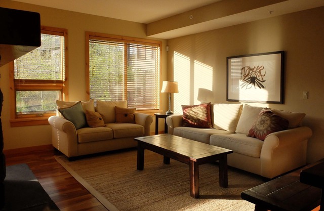 Rundle Cliffs Lodge in Canmore Spring Creek Mountain Village