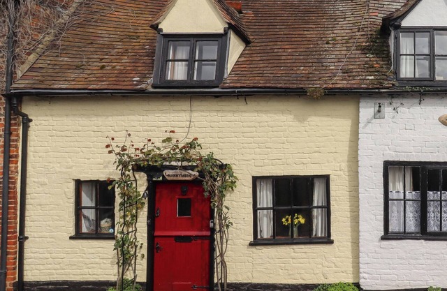 RUNNYMEDE, pet friendly, character holiday cottage in Tewkesbury