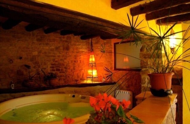 Rural apartment Les Cavallerisses for 4 people with jacuzzi