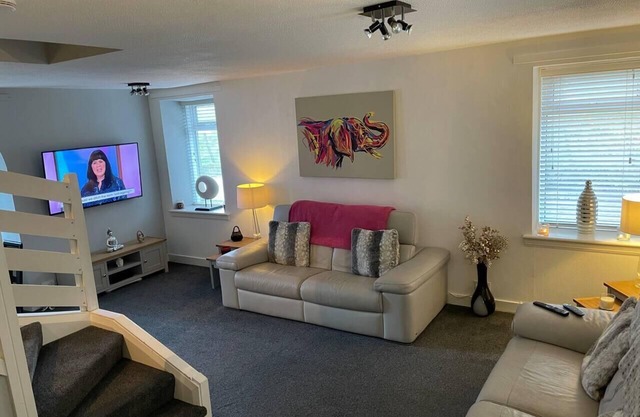 Rural Chapel Cottage, near airport, bar & hot tub