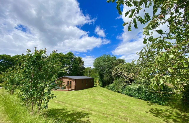 Rural Cheshire Luxury Lodge w/hot tub on a
