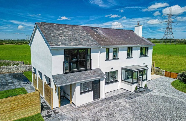 Rural Hideaway with Hot Tub, Orchard & Games Room