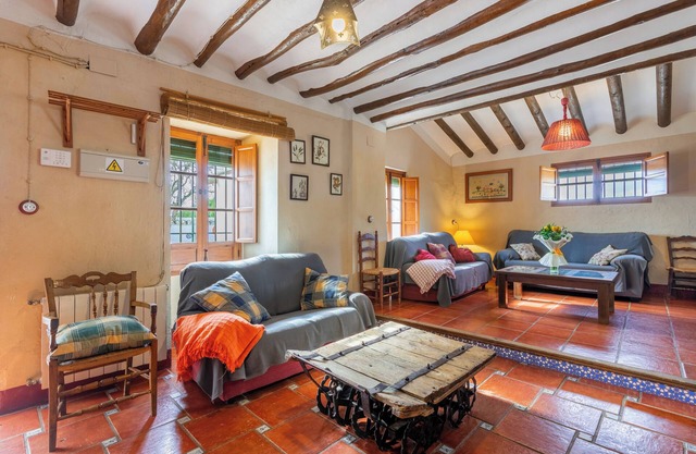 Rural Holiday Home "Cortijo Fuente de Alonso Gomez" with Mountain View & Pool