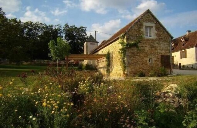 Rural house and its free vegetable garden, near Martel