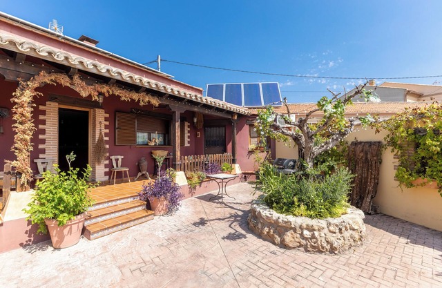 Rural House 'El Tinao De La Petra' with Private Pool, Wi-Fi and Air Conditioning