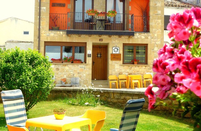 Rural house in Navarra with children and dogs for 8-10 people
