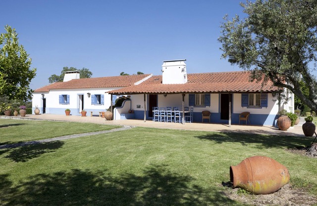 Rural house in the dam of Montargil