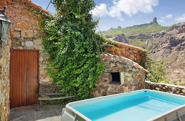 Rural House Pepita the flowers
