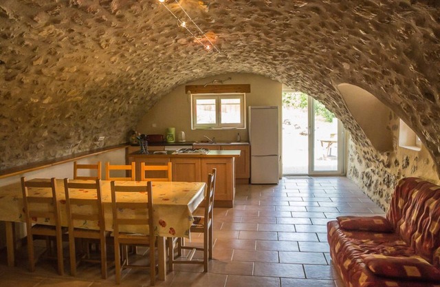 Rural lodging, isolated, in the heart of our apricot orchards