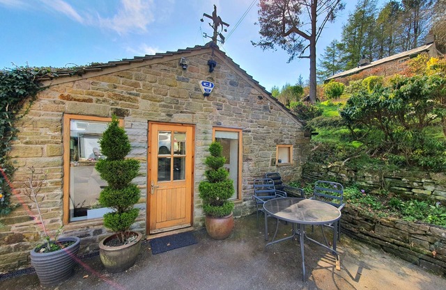 Rural Peak District Retreat - nSingle level, one bedroom annex.nDogs welcome