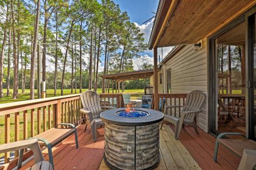 Rural Pomona Park Getaway Near St Johns River!