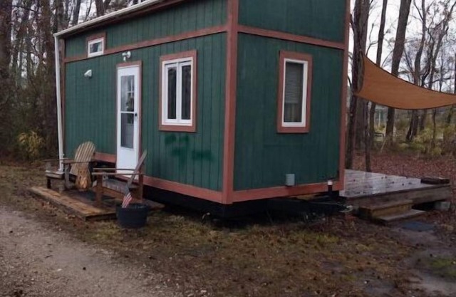 Rural Tiny House in the Edge Of the Woods
