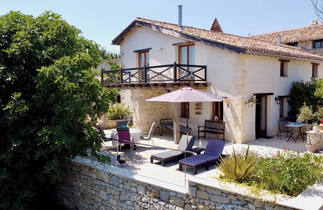 Rural vacation home with beautiful views and infinity pool