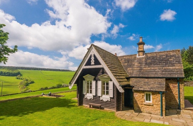 Russian Cottage/Chatsworth Estate