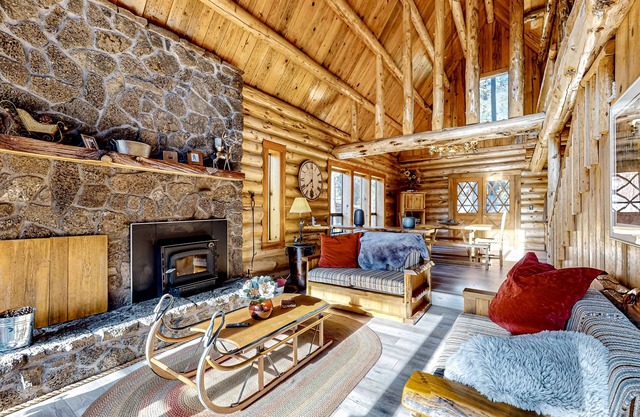 Rustic Charm: Spacious log cabin, close to outdoor adventures, cozy vibes