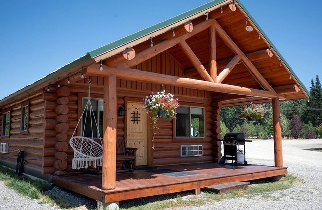 Rustic-Chic Log Cabin with King Bed & Kitchen | Bonners Ferry, Idaho Retreat