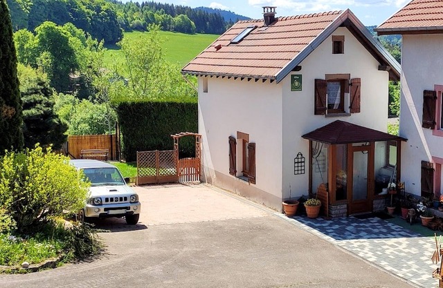 Rustic cottage in Laveline-du-Houx, near forest