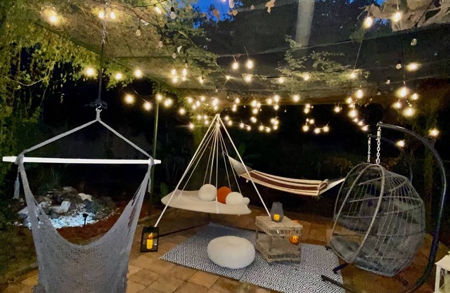 Rustic Cottage Style w/Relaxing Suspended Hangout Pods! Tranquil water sounds.