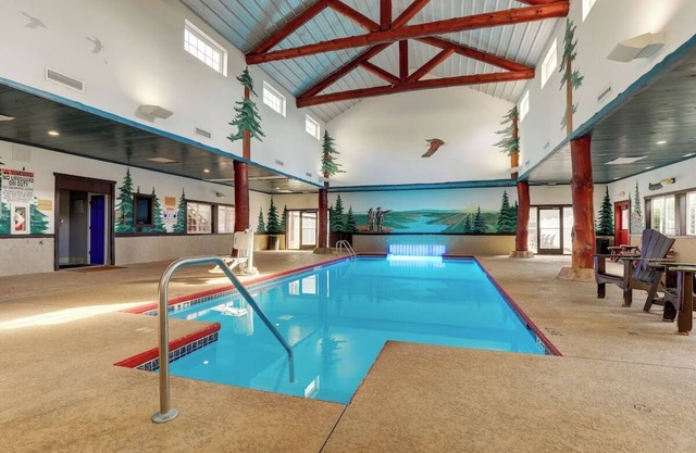 Rustic & Cozy Columbia Getaway: Heated Pool w/Outdoor Patio! Parking