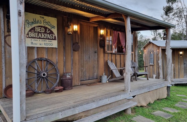 Rustic Early Settlers Cottage with incredible views