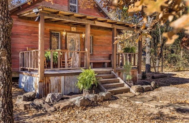 Rustic Grace Cabin near Tishomingo, Oklahoma