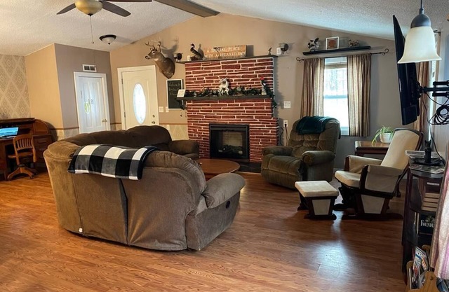 Rustic Hogback Hideaway : Fire Pit : Grill