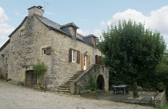 Rustic Holiday Home in Saint-Geniez-d'Olt with a Garden