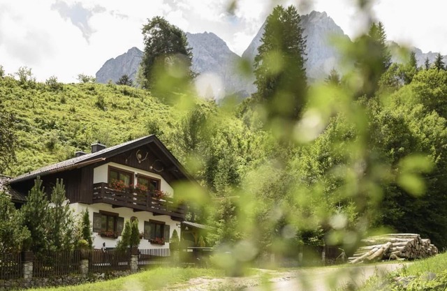 Rustic holiday house "Lodge" in Grainau