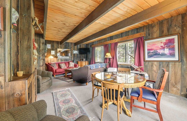Rustic Home w/Deck & Grills on Williamson River!