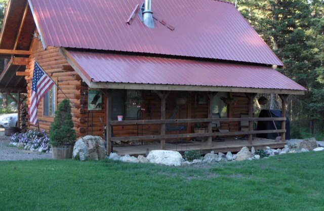Rustic Log Cabin On 20 Acres Private and peaceful, only 20 min from town