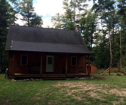 Rustic Log Cabin on the Upper Peninsula in Blaney Park, Michigan