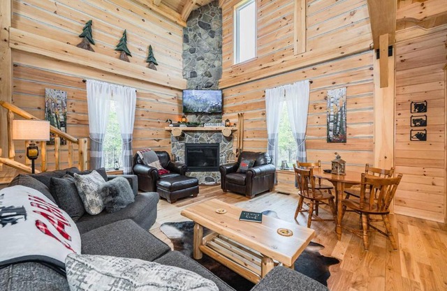 Rustic Luxury Saw N' Logzzz Cabin Getaway