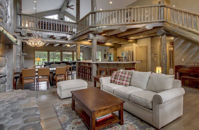 Rustic Luxury:Stunning 5BR Custom Lodge, 12x SHARC!