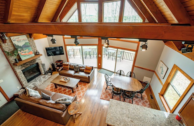 Rustic Luxury w/Pool Table, Dock & Views