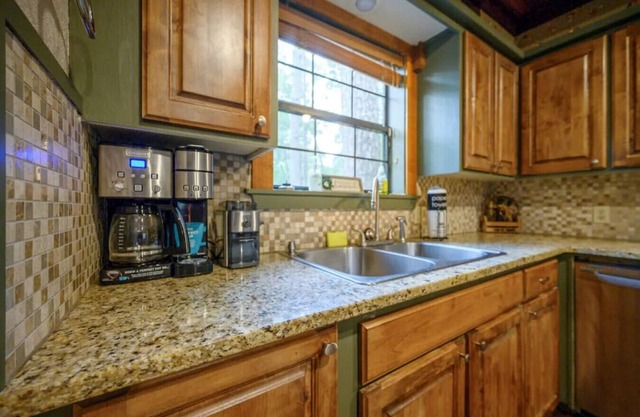 Rustic & Peaceful Bent Pine Lodge- Newly Updated
