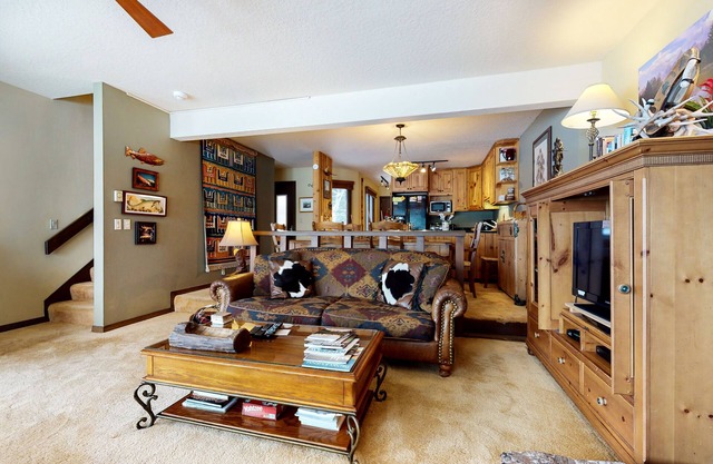 Rustic townhome near Jackson Hole Golf & Tennis Club with private sauna & deck