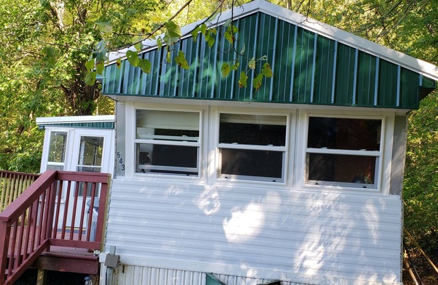 Rustic Vacation Rental on Pool 9 (Over looking the River)