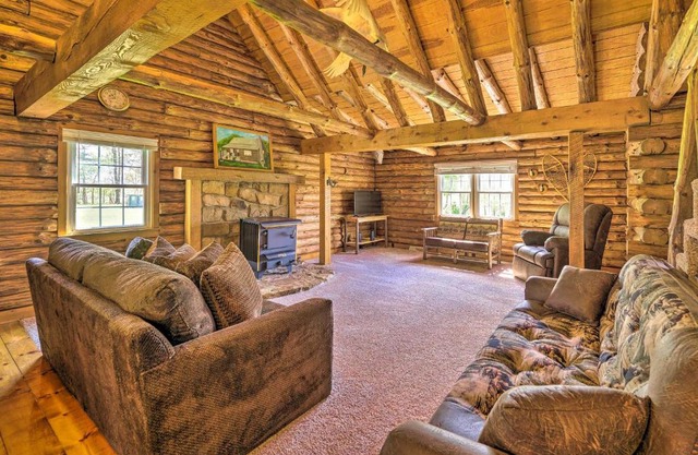 Rustic Zanesville Getaway with Expansive Yard!