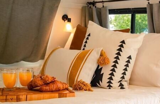 RV Glamping w/Cowboy Tub, Lawn Games & Firepit